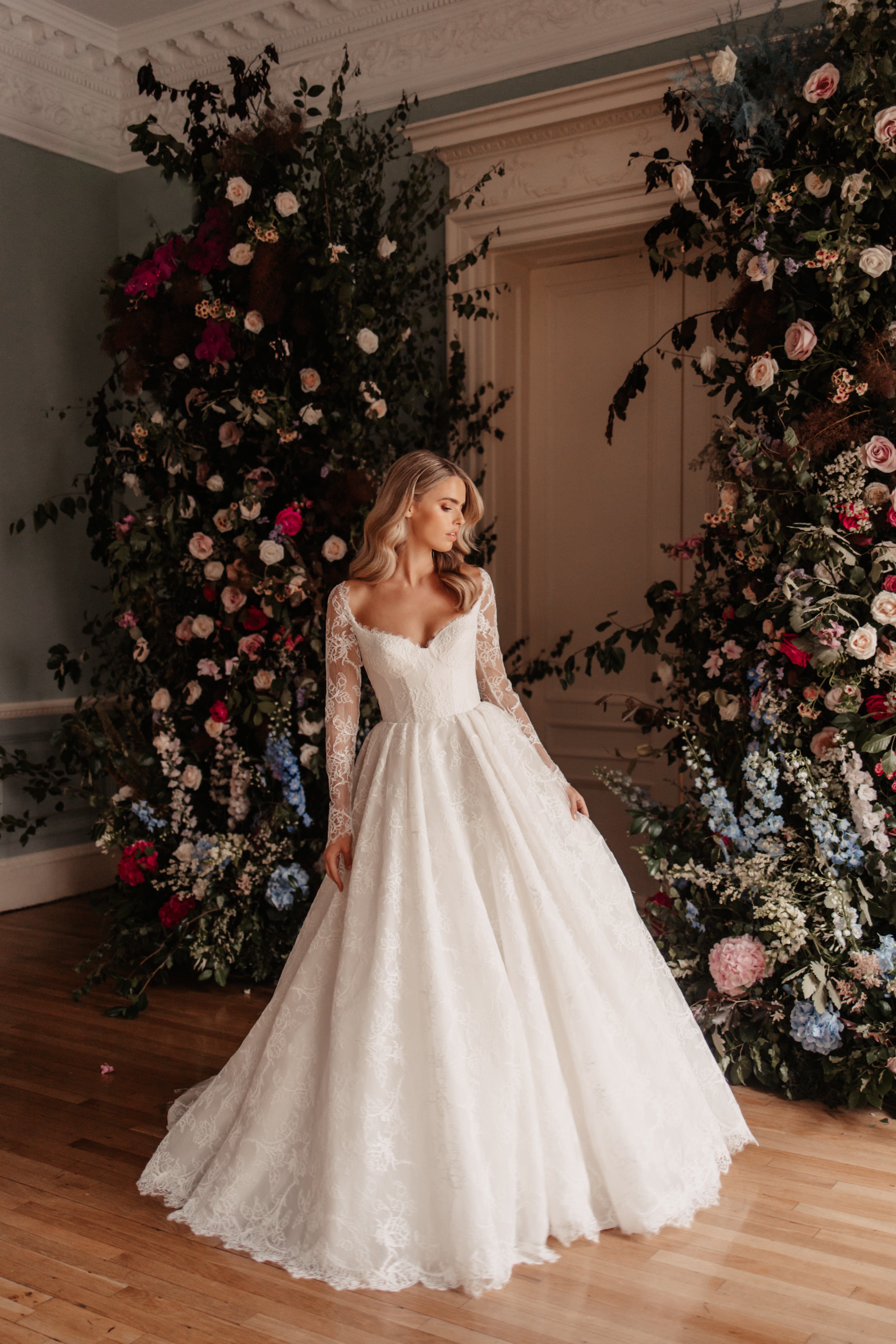 Suzanne Neville Brahms Lace Wedding Dress Rachel Scott Couture Suzanne Neville Brahms Lace Wedding Dress Rachel Scott Couture