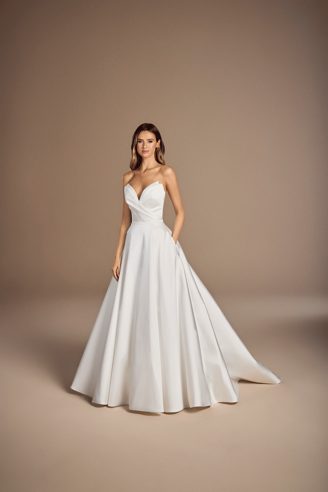 Suzanne Neville Elgar Wedding Dress Rachel Scott Couture Suzanne Neville Elgar Wedding Dress Rachel Scott Couture