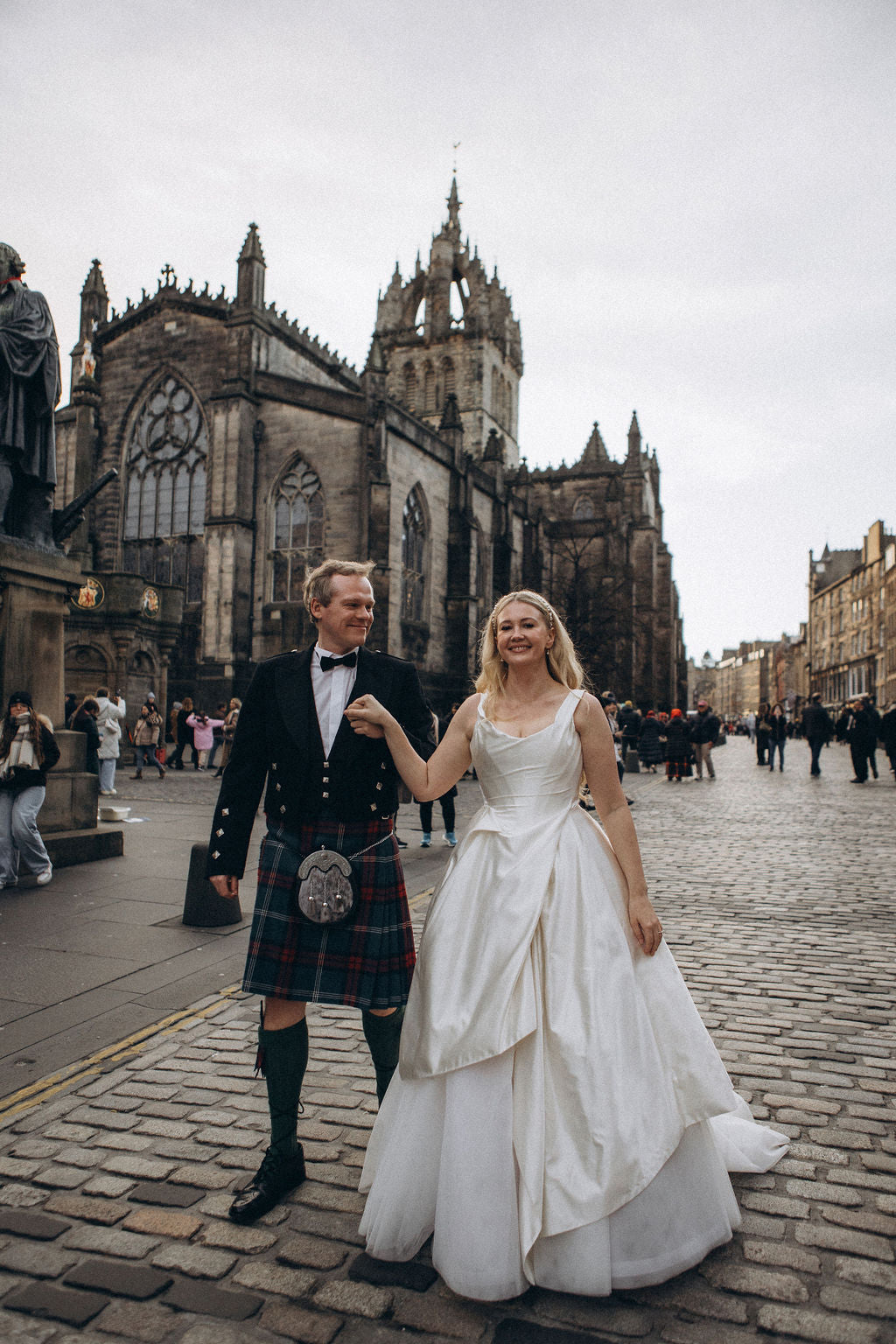 A Bride's Perfect Day in Edinburgh: Luxury, Style & Serenity